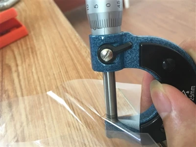 Pourquoi le film transparent est essentiel dans la fabrication de rubans adhé...